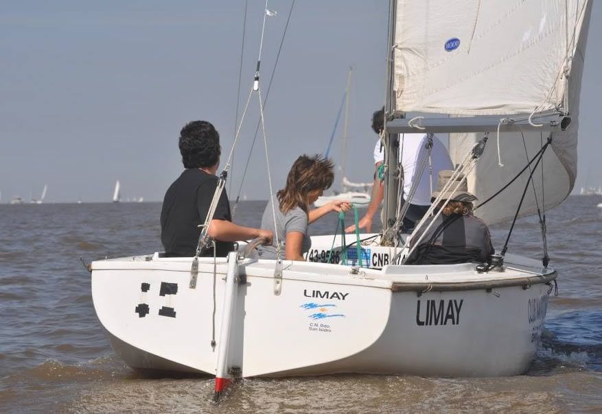 escuela de timonel del club nautico buchardo